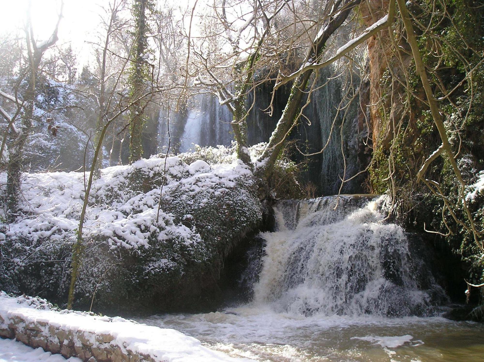 Casa Rural Ruta Del Agua 4 Hab Al Lado Monasterio De Piedra Munébrega エクステリア 写真