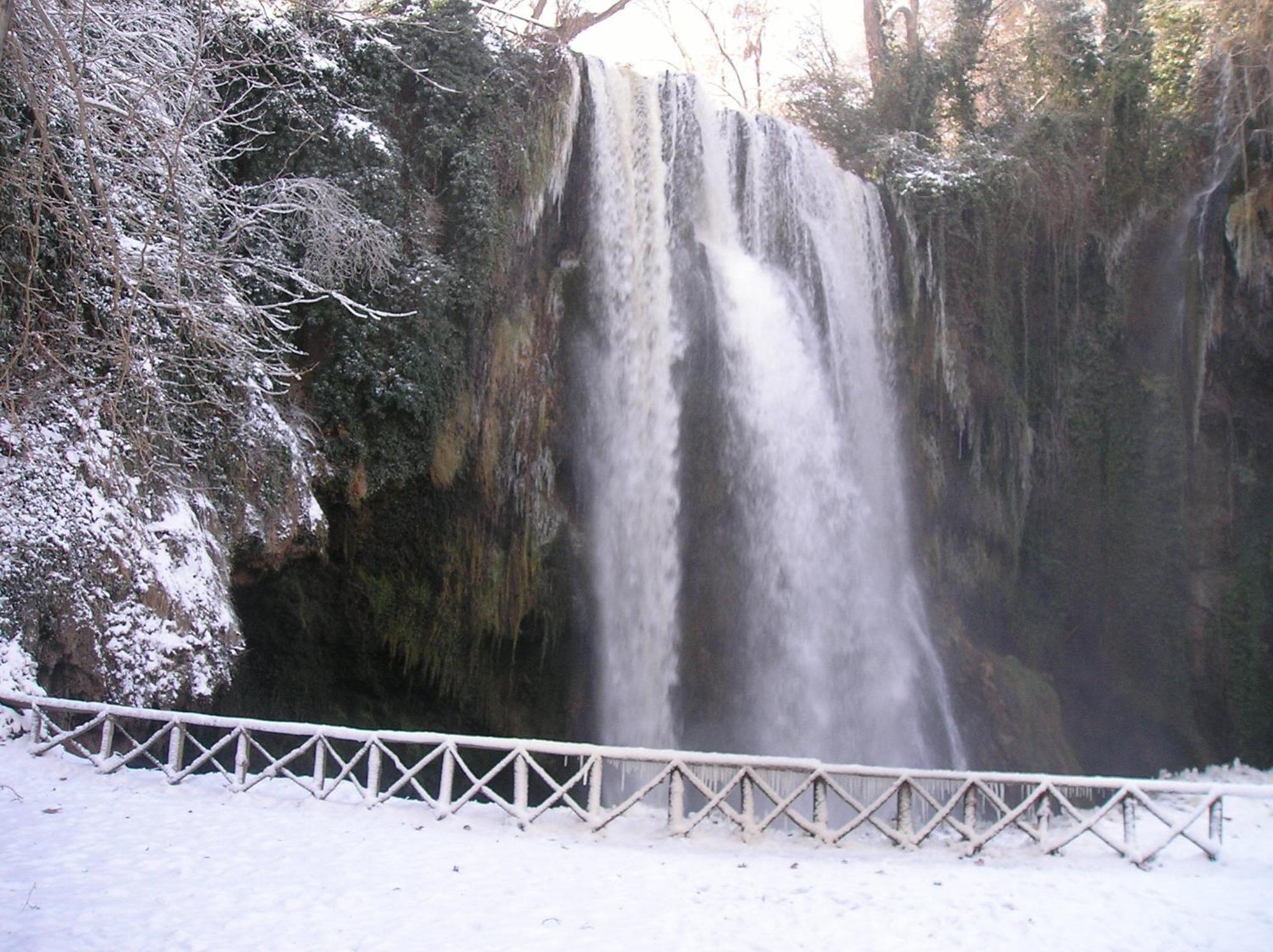 Casa Rural Ruta Del Agua 4 Hab Al Lado Monasterio De Piedra Munébrega エクステリア 写真